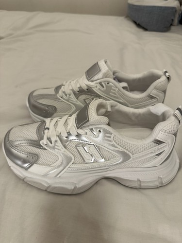 New Balance Con Miglior Prezzo E Buon Colore Disponibile. ��