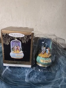 Hallmark Keepsake Wizard of Oz Emerald City Music Light Motion Ornament  - Picture 1 of 13
