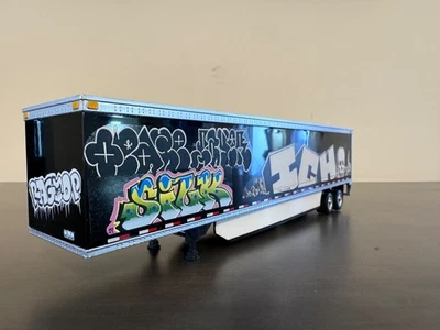 Remolque personalizado 1/64 DCP/primera marcha - furgoneta seca negra - graffiti Foto 1 de 4