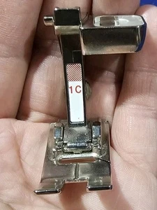 Piedino originale Bernina modello rovescio #1C - Foto 1 di 4
