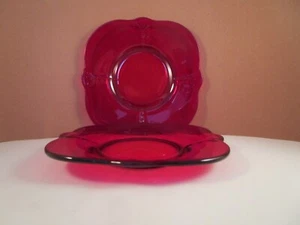 Vintage Paden City Krähenfuß rubinrot Glas Paar quadratische Brotteller - Bild 1 von 7