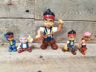 Lote Figuras 5 Cubby Izzy Jake y los Piratas de Nunca Jamás  Foto 1 de 4