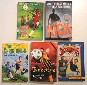 Kids' Soccer Themed Chapter Books Sports Children Boys Bundle Lot 5 Ex-library - Imagen 1 de 2