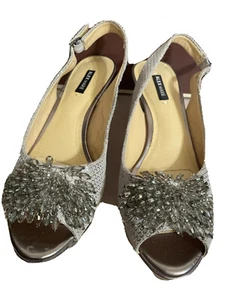 Alex Marie Silver Suede Peep Toe Kitten Heels Women's Size 6.5 M - Picture 1 of 11