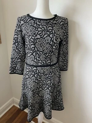 Vestido Yoana Baraschi, floral blanco y negro, talla 10, ideal para una fiesta navideña Foto 1 de 4