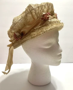 Gefütterter Damenhut antik 20er Jahre Ära Look Seidenband und Blumen - Bild 1 von 15