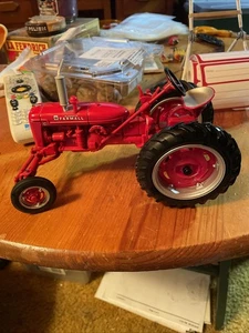 1/16 Scale Ertl McCormick Farmall C Wide Front Diecast Tractor No Box - Picture 1 of 8