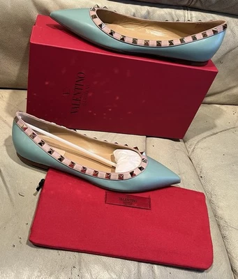 NUEVO - Bailarina Givenchy Garavani Rock Stud Cuero Azul Cielo Planos 38.5 EE. UU. 8.5 Foto 1 de 4