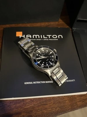 Reloj de buceo suizo Hamilton caqui azul marino de cuarzo 37 mm H822010 esfera negra  Foto 1 de 4