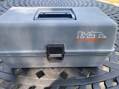 Caja de transporte de herramientas/artesanías/aparejos de plástico gris Flambeau con bandeja extraíble.14031 Foto 1 de 4