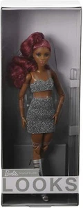 Barbie Signature voll beweglich Barbie Looks Puppe (kleines, lockiges rotes Haar)  - Bild 1 von 4