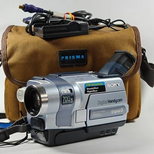 Sony Handycam DCR-TRV245E Camcorder NightShot Digital8 Tape Camera, Bag, Charger - Picture 1 of 20