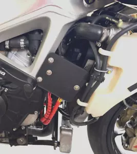 APRILIA RACING RSV4 RR RF REGOLATORE DI TENSIONE RADDRIZZATORE STAFFA SUPPORTO PISTA - Foto 1 di 3