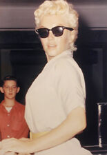 MARILYN MONROE CAUGHT OFFGUARD and IN SHADES  (1) RARE 4x6 GalleryQuality PHOTO