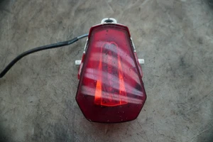 23 SUZUKI GSXR 1000 TAILLIGHT TAIL LIGHT E-5430 - Picture 1 of 5