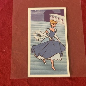 1989 Brooke Bond "Magical World Of Disney" CENERENTOLA Trade Card #9 EX-NM - Foto 1 di 3