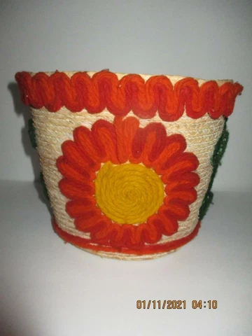 Retro Straw Basket With Yarn Flowers Storage, Waste Paper Basket, Home Decor Cover