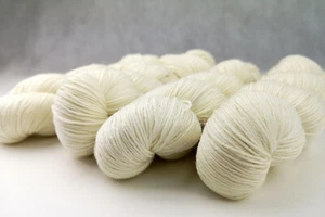 5 sks calcetín blanco crudo sin teñir peso 85% lana merino 15% seda tinte a mano - Imagen 1 de 5