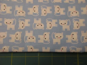 1 Fat Quarter New Cotton Fabric White Blue Cats Robert Kaufman  21" x 18" - Picture 1 of 5