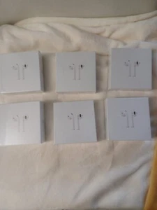 Apple Airpods 2nd Generation With White Charging Case - Picture 1 of 4