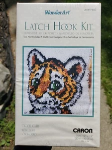 Kit de gancho de pestillo Caron WonderArt ""Tiger Cub"" - 12""x12"" - Arte # P460 - Imagen 1 de 3