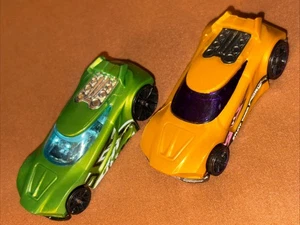 Due versioni sfuse di Hot Wheels Chicane Gold 2009 e Green 2019 - Foto 1 di 24