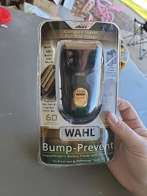 Wahl - Bump Prevent Hypoallergenic Battery Shaver with Travel Lock #7066-200 NEW - Image 1 of 3