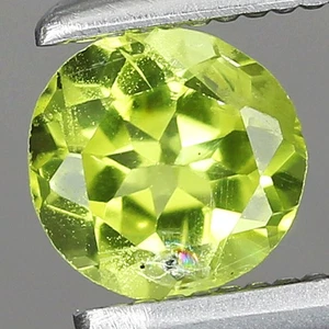0.41ct t.w 4.8x4.6mm Round Natural Green Peridot Gemstone, Myanmar - Picture 1 of 4