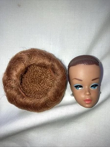 Set parrucca vintage Barbie Fashion Queen testa TLC orecchini originali parrucca taglio a bolla - Foto 1 di 4