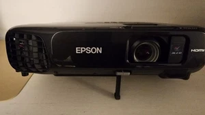 Epson H551A 3LCD Projector With remote - Picture 1 of 6