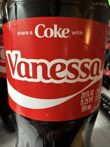 Share a Coke with Vanessa 2025 Personalisiertes Geschenk Coca~Cola Flasche 20oz Nessa - Bild 1 von 2