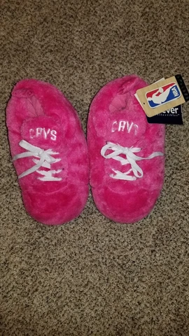 Cleveland Cavaliers Womens Pink Fuzzy Slippers Size Small Cover
