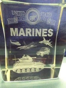 Pisapapeles 3D LÁSER GRABADO VIDRIO MARINES DE EE. UU. FUERZAS ARMADAS 4" X 3" X 2" - Imagen 1 de 5