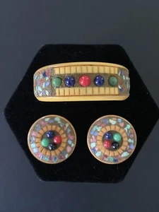 Vintage Bakelit Scharnier Armreif Armband Kleid Schal Schuh Clips Set Verziert - Bild 1 von 8