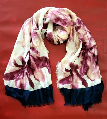 Bufanda larga con flecos florales arrugados de seda Nordstrom. Talla única. 70" x 24" Foto 1 de 4