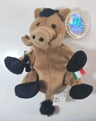 Coca Cola Lors Italien Wildschwein Plüschtier Stofftier Spielzeug Sitzsack mit Cola Etikett Neu mit Etikett - Bild 1 von 4