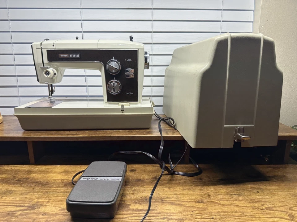 Винтажная швейная машинка Sears Kenmore ZigZag с ножной педалью - Изображение 1 из 4