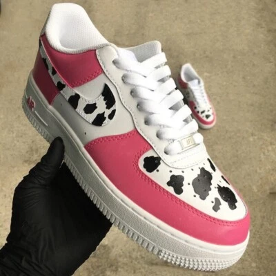 Air Force 1 Zapatos Blancos Personalizados, Rosa y Negro Animal Estampado Vaca Hombres Mujeres Niños Foto 1 de 4