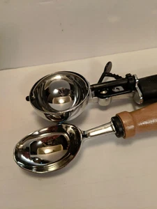 Ice Cream Scoop Lot of 2 Wood Black Handles One Owner Downsizing Sunday Dessert - Imagen 1 de 2
