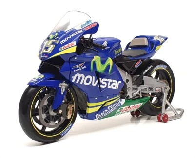 Minichamps 1/12 Scale 122 041015 - Honda RC211V S. Gibernau MotoGP 2004 - Image 1 of 4
