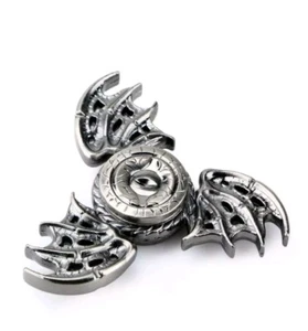 Hand Spinner Drachenflügel böser Blick Tri Handschmeichler Spielzeug EDC Strumpf Stuffer Kinder Erwachsene - Bild 1 von 4