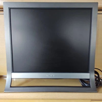 Sony SDM-HS95 LCD Computer Monitor 19" TFT 1280x1024 12ms VGA Convert To HDMI - Image 1 of 4