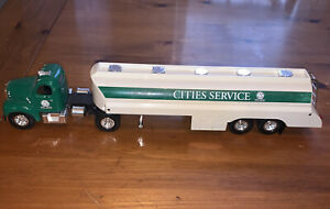 1999 CITGO - Cities Service 1961 Classic B-Mack Tanker Bank  White New in box.