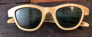 Vintage 1950s SASSY CAT EYE SUNGLASSES - Picture 1 of 2