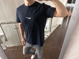 NIKE T-Shirt Rundhals Ausschnitt dunkel Blau Größe M mit Nike Logo - Bild 1 von 4