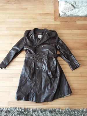 Gabardina de cuero parcialmente forrada Berman’s Borgoña vintage años 70 con cinturón Foto 1 de 4