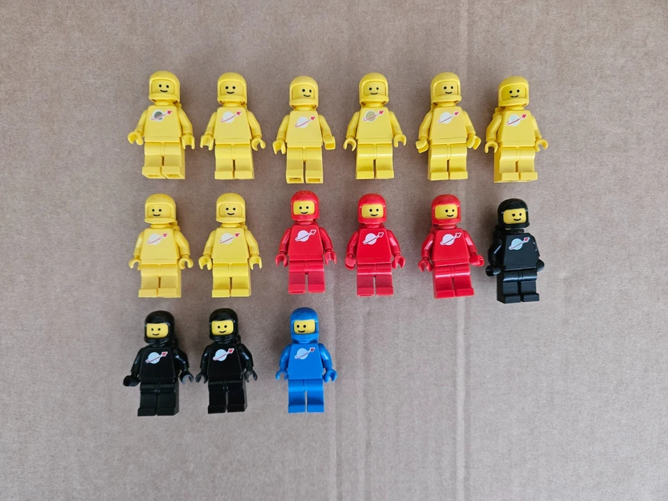 Personaggi LEGO Spacemen originali vintage anni 80 - (nero, blu, rosso e giallo) - Immagine 1 di 1