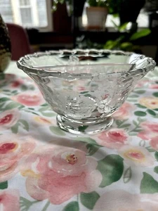 Cuenco de mayonesa rosa grabado con patrón de camelia Fostoria vintage solamente - Imagen 1 de 14