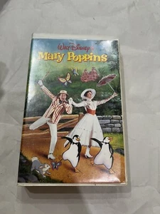 Walt Disney's Mary Poppins VHS Home Video Clamshell Disney 023 - Picture 1 of 3