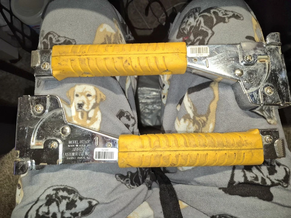 Grapadora de martillos cromados de alta resistencia Arrow HT50P Foto 1 de 1